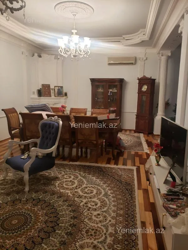 Satılır 6 otaqlı həyət evi 250 m²