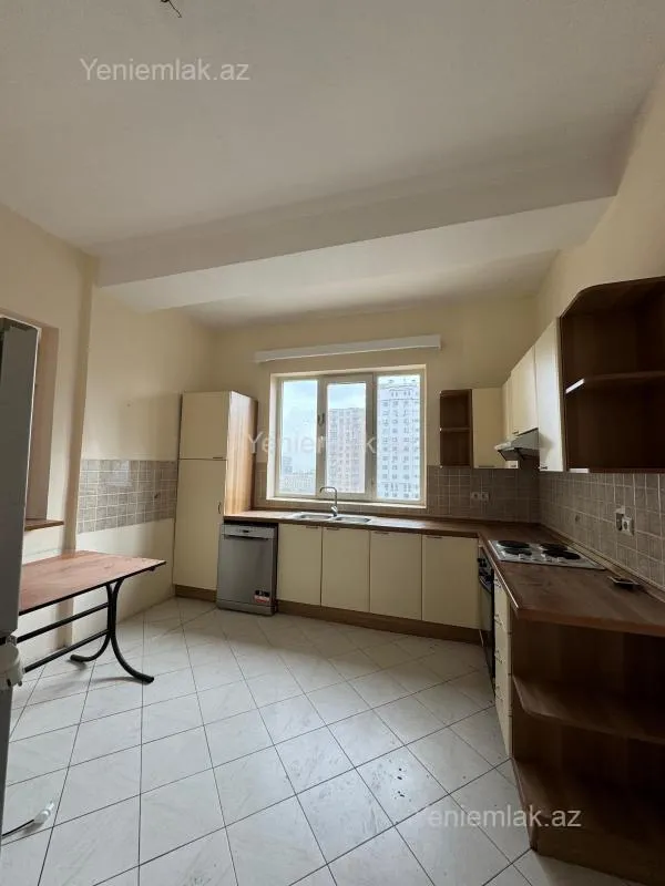 Satılır 4 otaqlı yeni tikili 208 m²