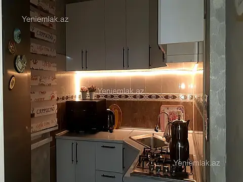 Satılır 3 otaqlı köhnə tikili 75 m²