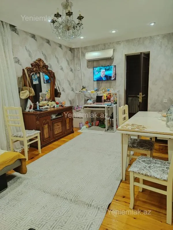 Satılır 1 otaqlı köhnə tikili 45 m²