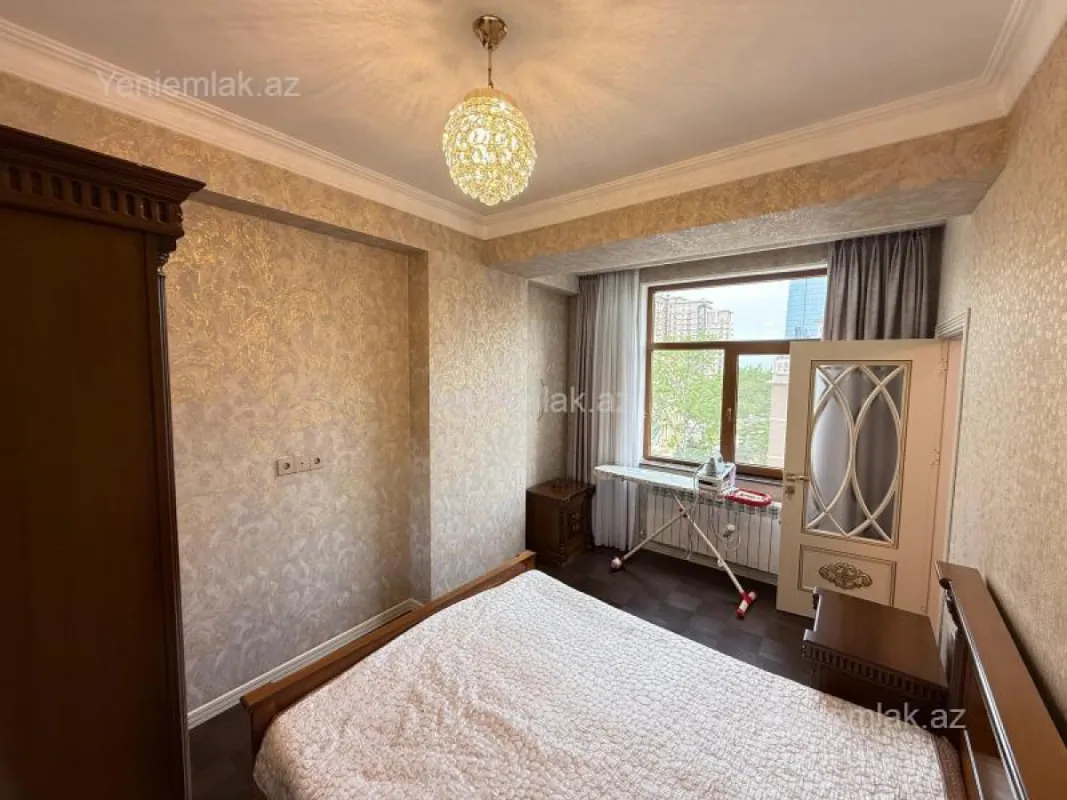 Satılır 5 otaqlı yeni tikili 211 m²