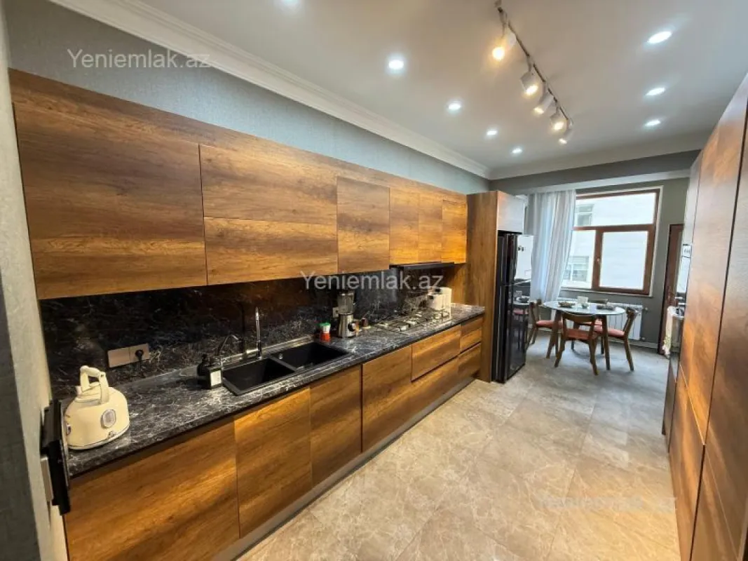 Satılır 5 otaqlı yeni tikili 211 m²