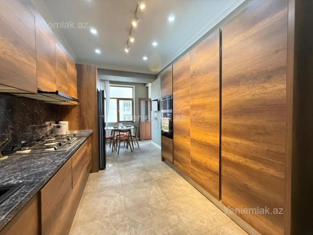 Satılır 5 otaqlı yeni tikili 211 m²