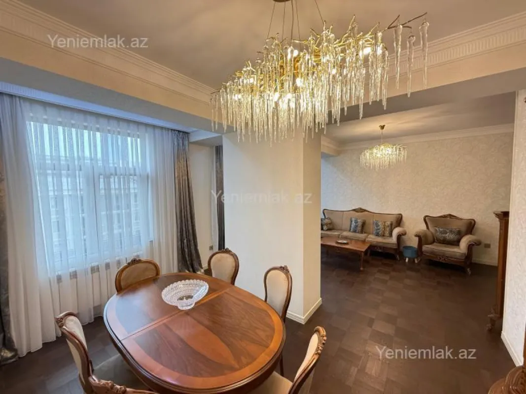 Satılır 5 otaqlı yeni tikili 211 m²