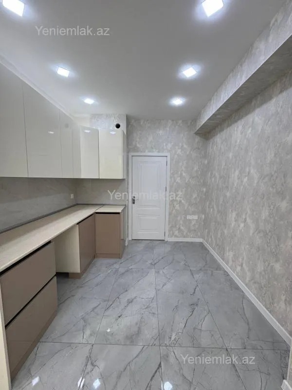 Satılır 3 otaqlı yeni tikili 82 m²