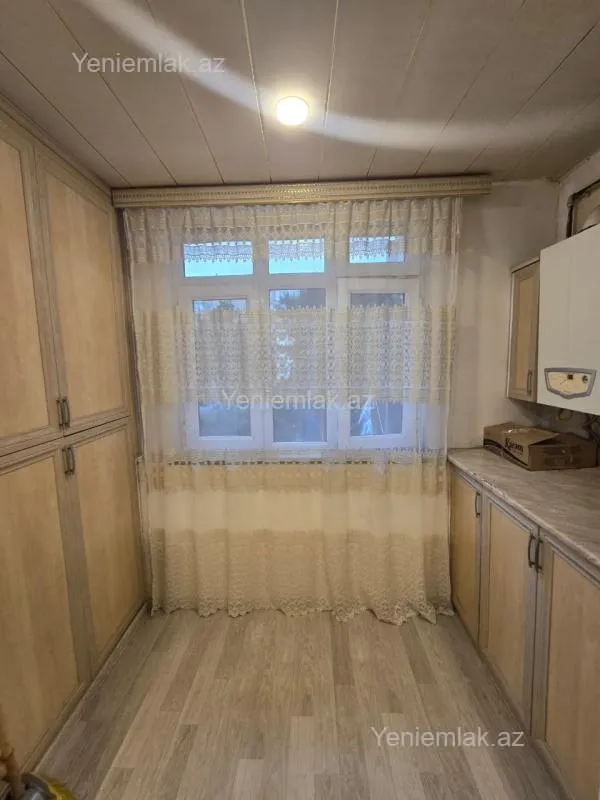 Satılır 3 otaqlı köhnə tikili 80 m²