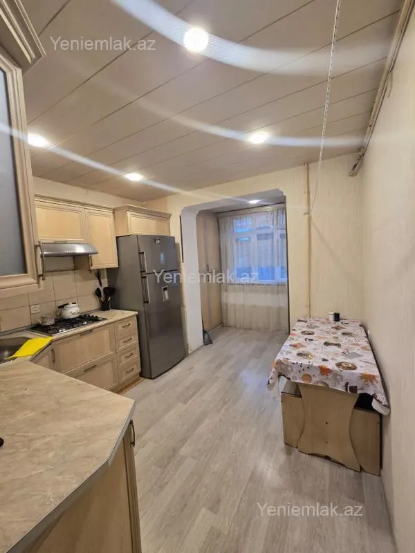 Satılır 3 otaqlı köhnə tikili 80 m²