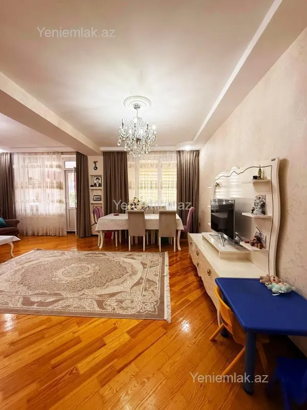 Satılır 5 otaqlı köhnə tikili 120 m²