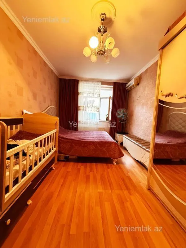 Satılır 5 otaqlı köhnə tikili 120 m²