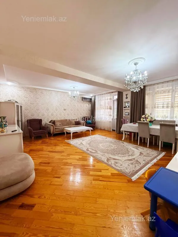 Satılır 5 otaqlı köhnə tikili 120 m²