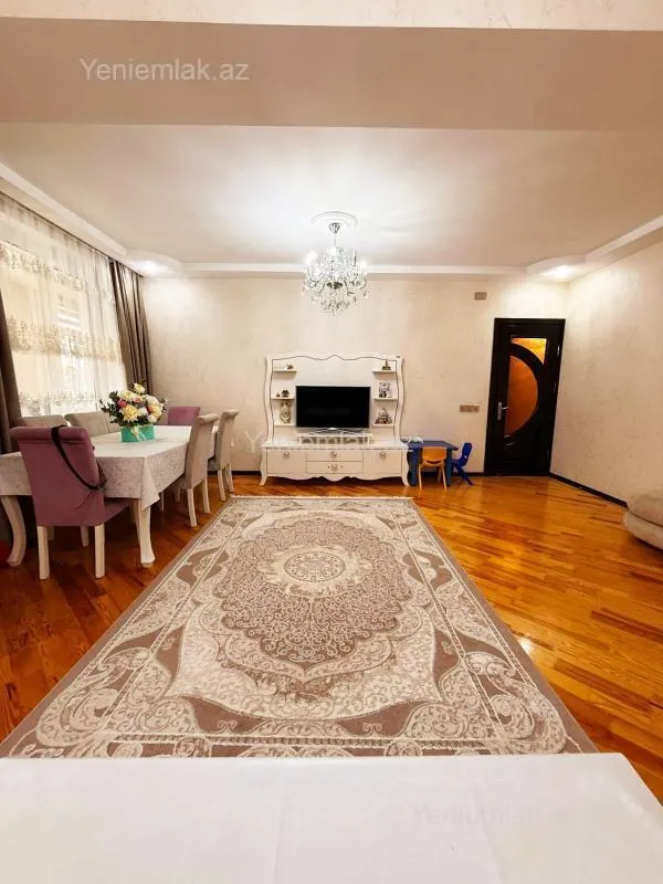 Satılır 5 otaqlı köhnə tikili 120 m²