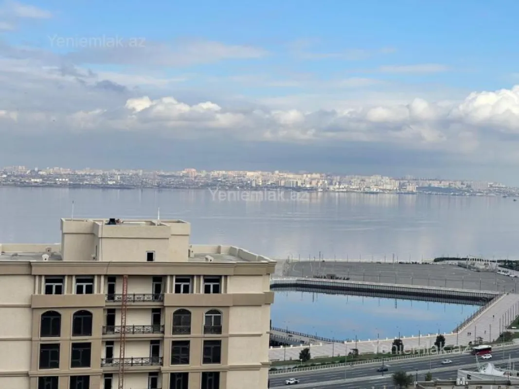 Satılır 3 otaqlı köhnə tikili 115 m²