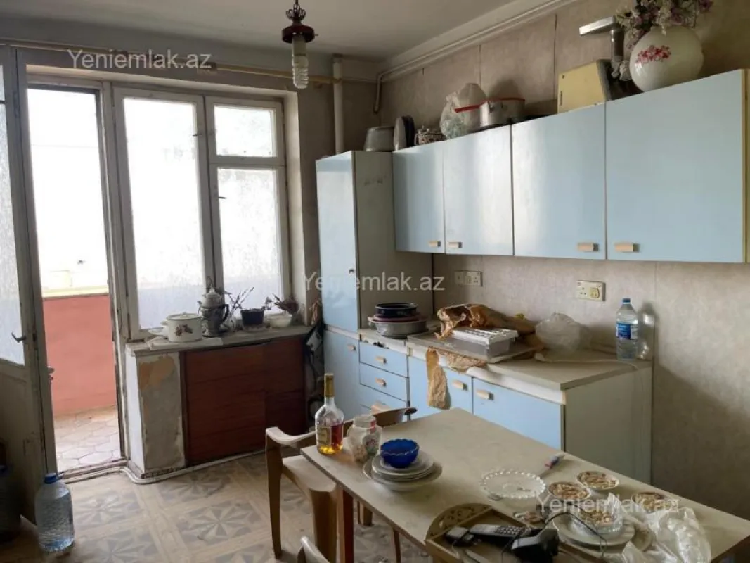 Satılır 3 otaqlı köhnə tikili 115 m²