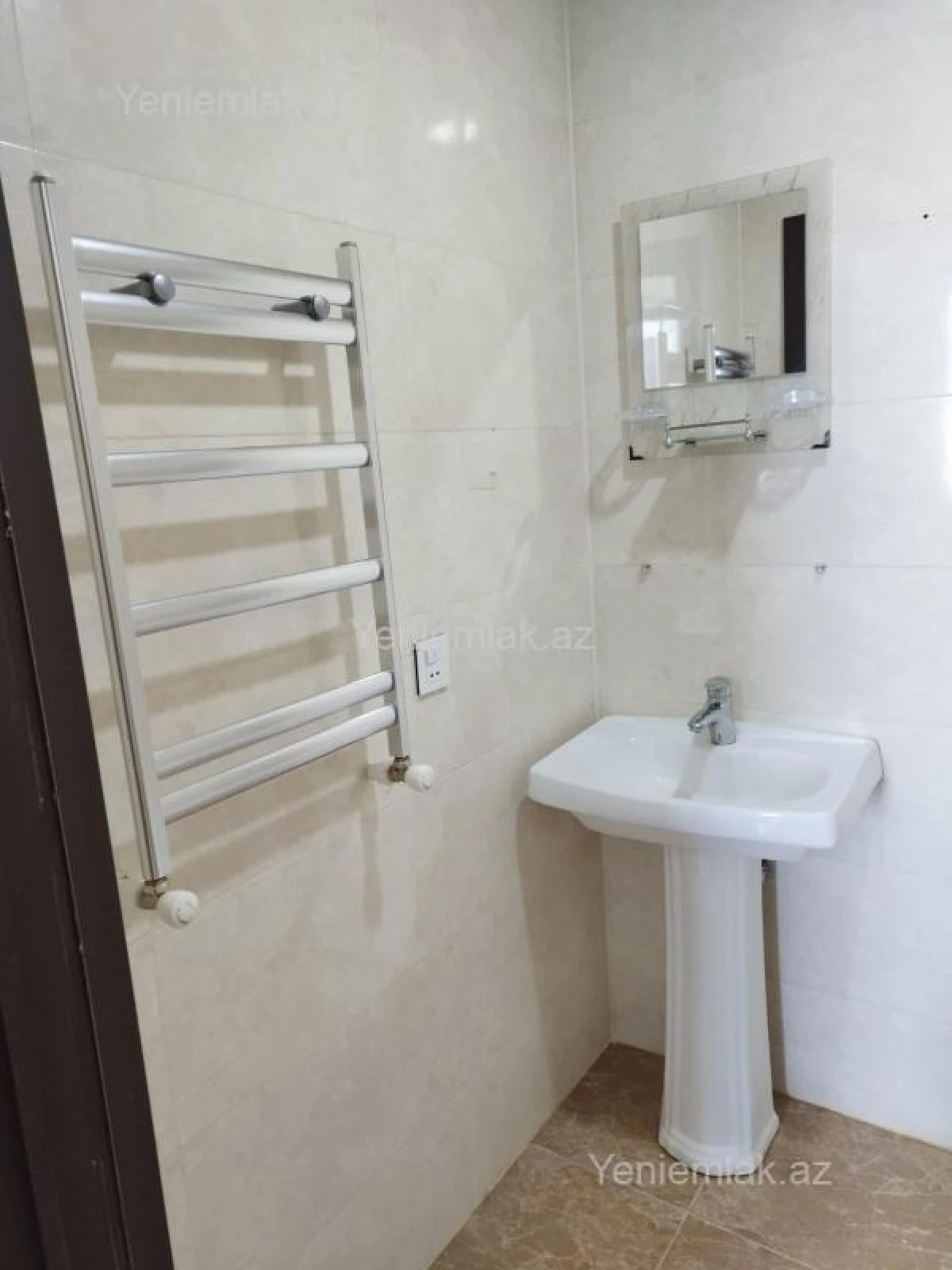 Satılır 3 otaqlı yeni tikili 77 m²