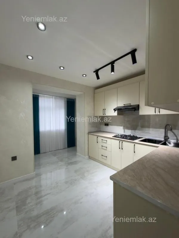 Satılır 3 otaqlı köhnə tikili 80 m²
