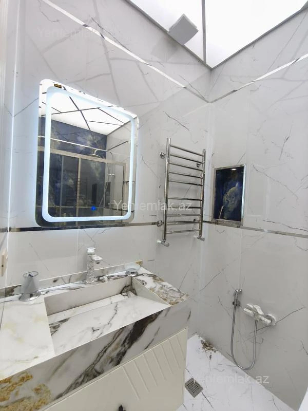 Satılır 2 otaqlı yeni tikili 101 m²