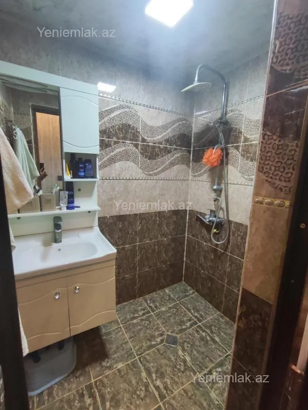 Satılır 3 otaqlı köhnə tikili 75 m²
