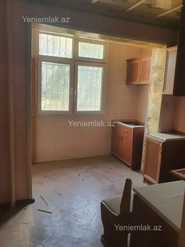 Satılır 3 otaqlı köhnə tikili 80 m²