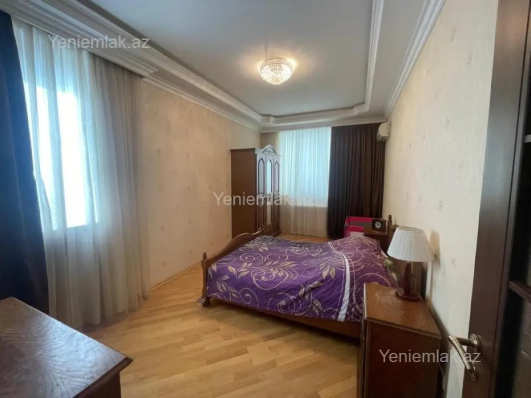 Satılır 3 otaqlı yeni tikili 125 m²