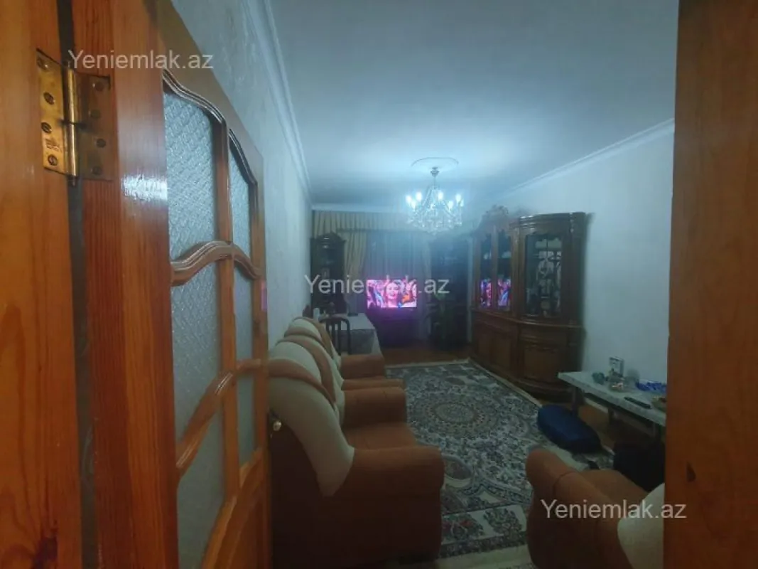 Satılır 4 otaqlı köhnə tikili 110 m²