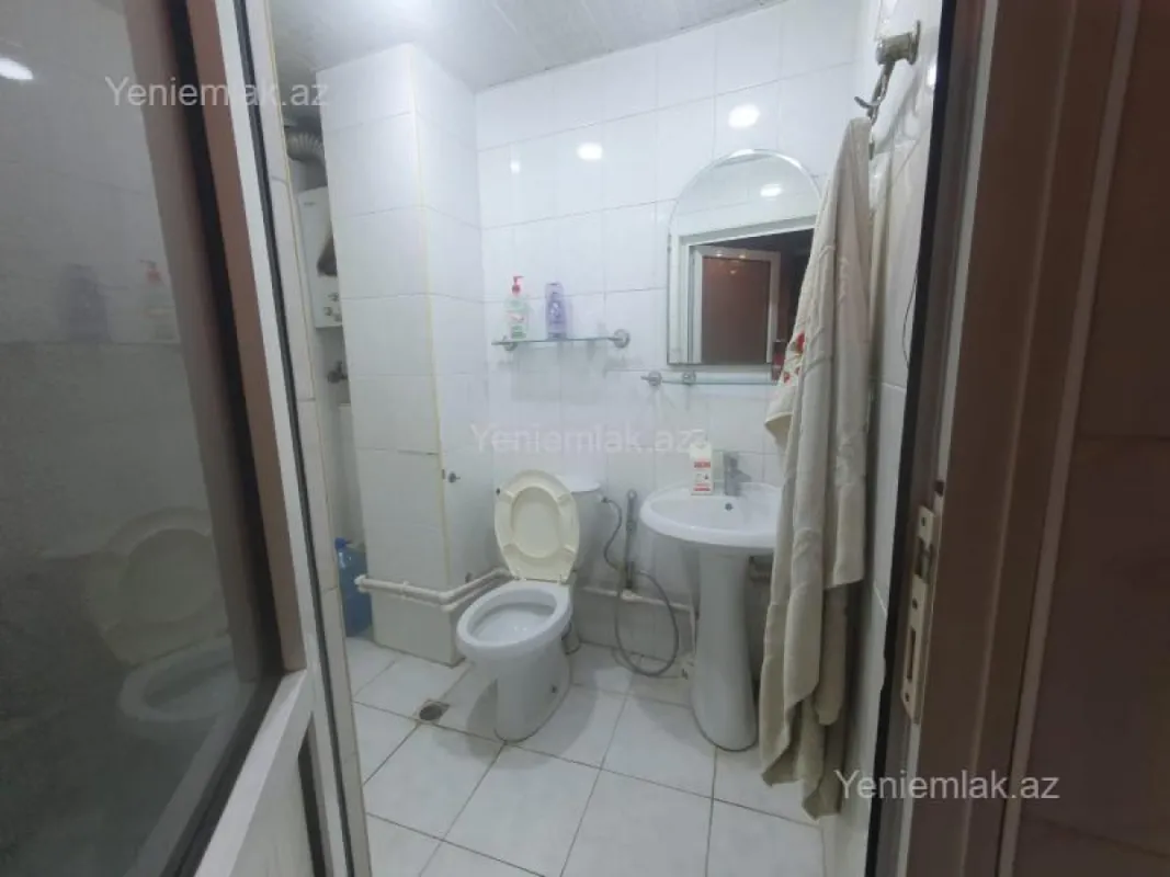 Satılır 4 otaqlı köhnə tikili 110 m²