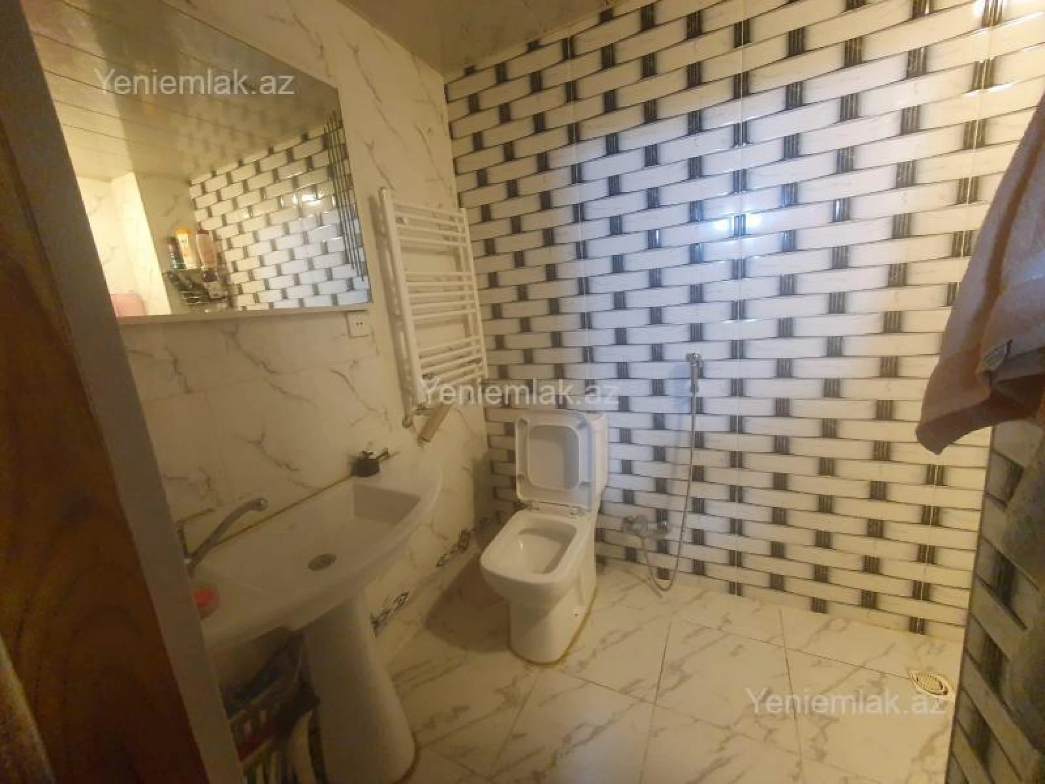 Satılır 4 otaqlı köhnə tikili 110 m²