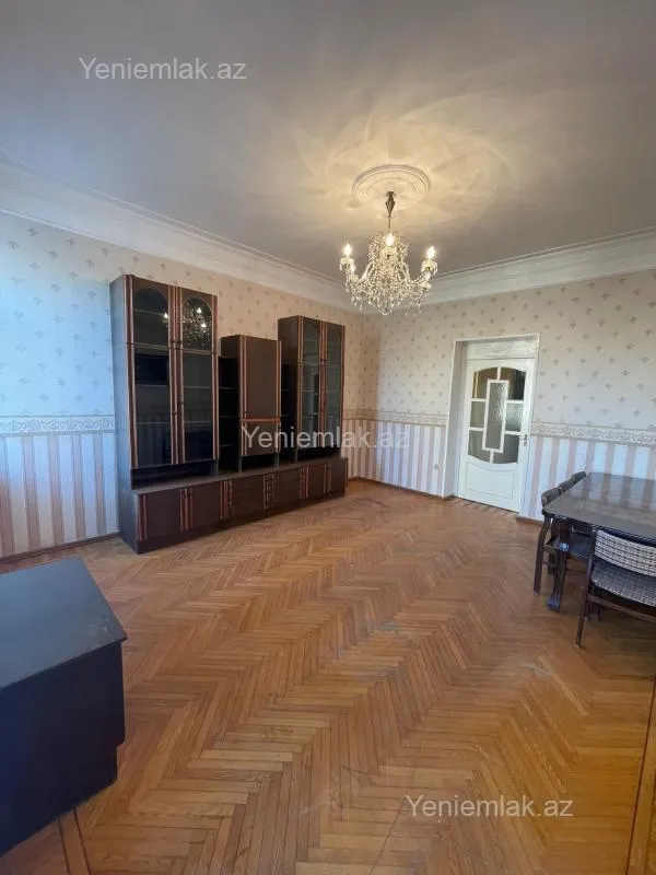 Satılır 3 otaqlı köhnə tikili 75 m²