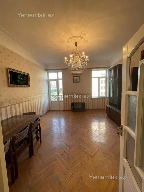 Satılır 3 otaqlı köhnə tikili 75 m²