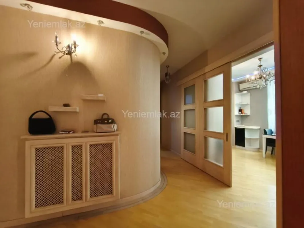 Satılır 2 otaqlı yeni tikili 130 m²