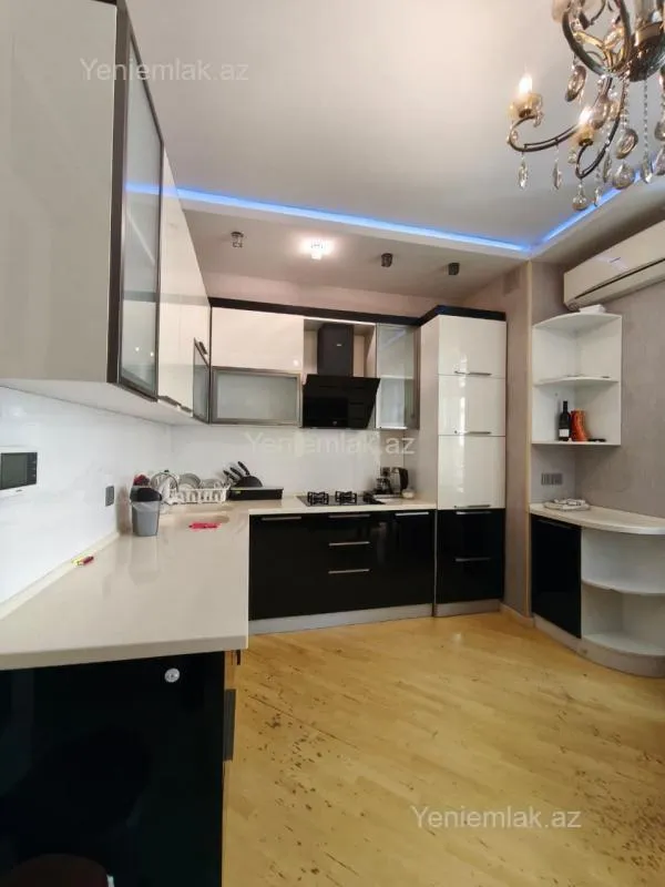 Satılır 2 otaqlı yeni tikili 130 m²