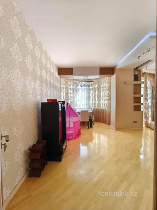 Satılır 2 otaqlı yeni tikili 130 m²