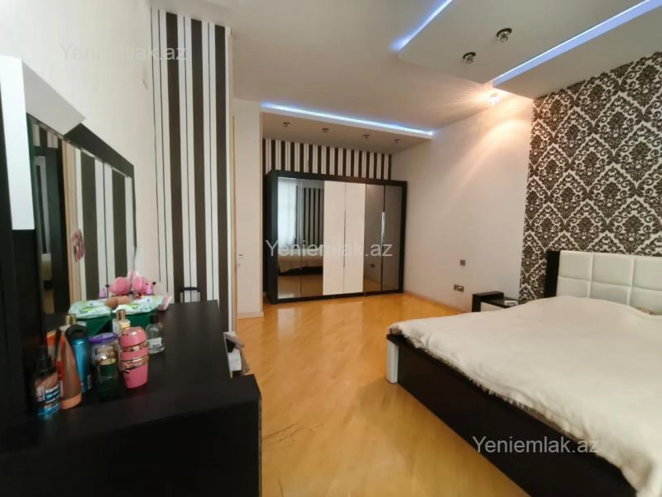 Satılır 2 otaqlı yeni tikili 130 m²