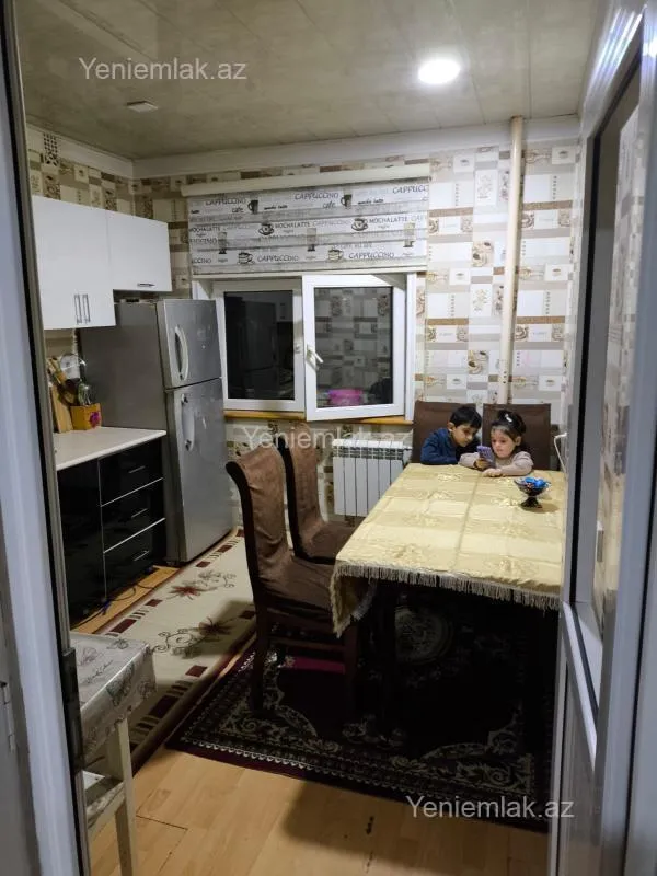 Satılır 2 otaqlı köhnə tikili 70 m²