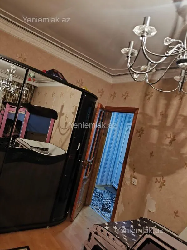 Satılır 2 otaqlı köhnə tikili 70 m²