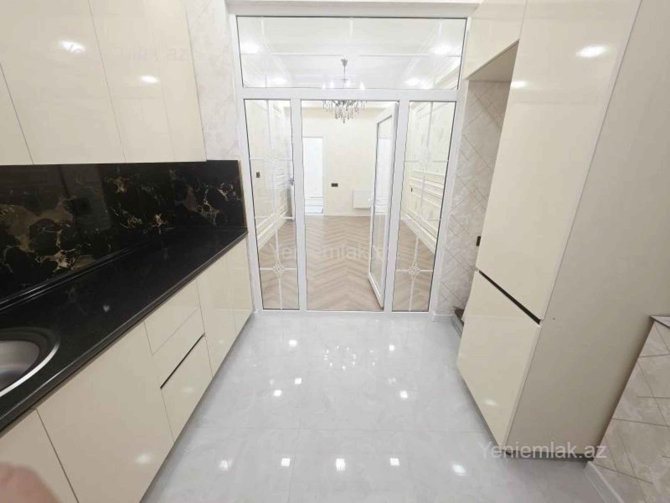 Satılır 3 otaqlı yeni tikili 75 m²
