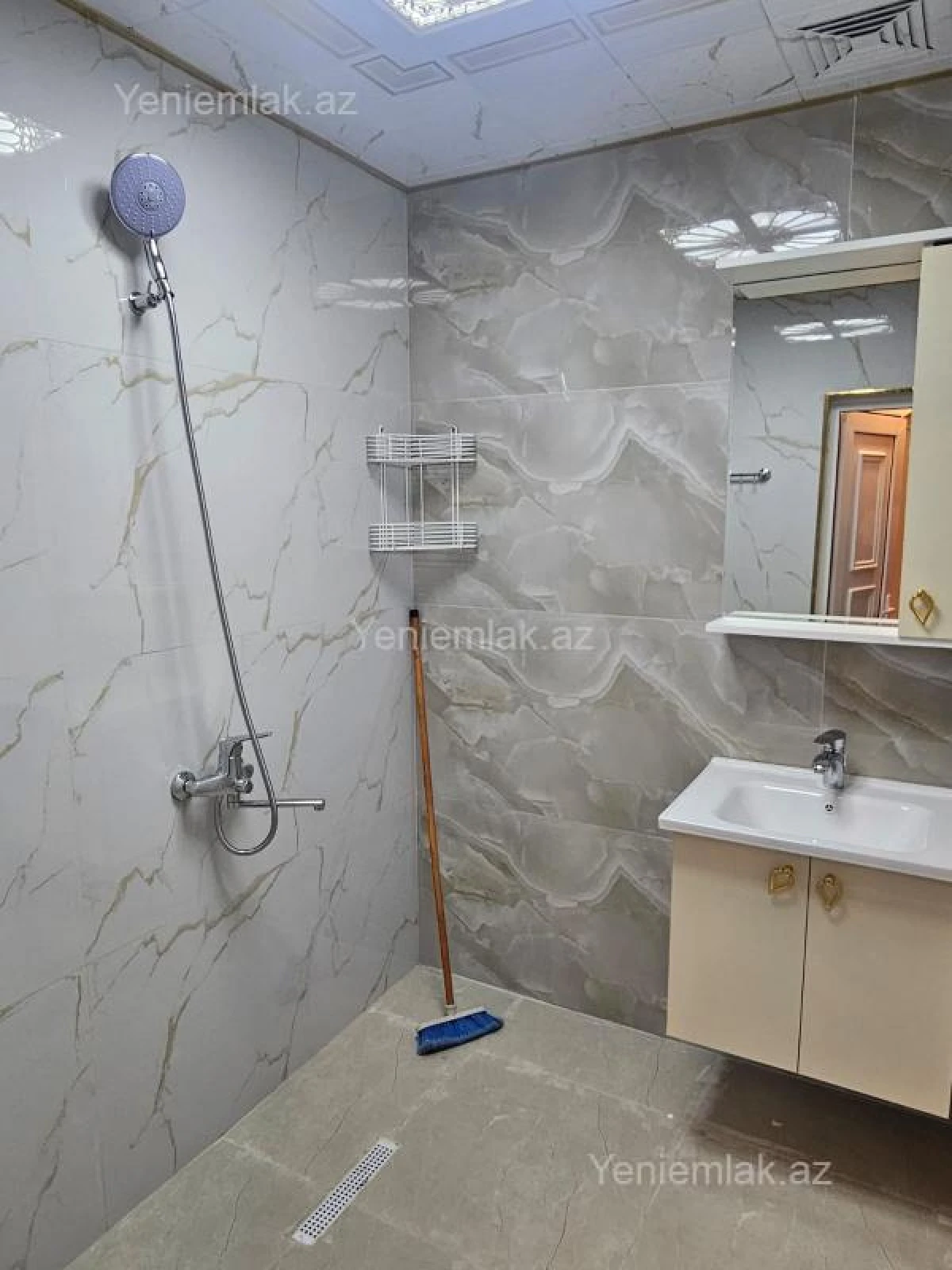 Satılır 3 otaqlı köhnə tikili 75 m²