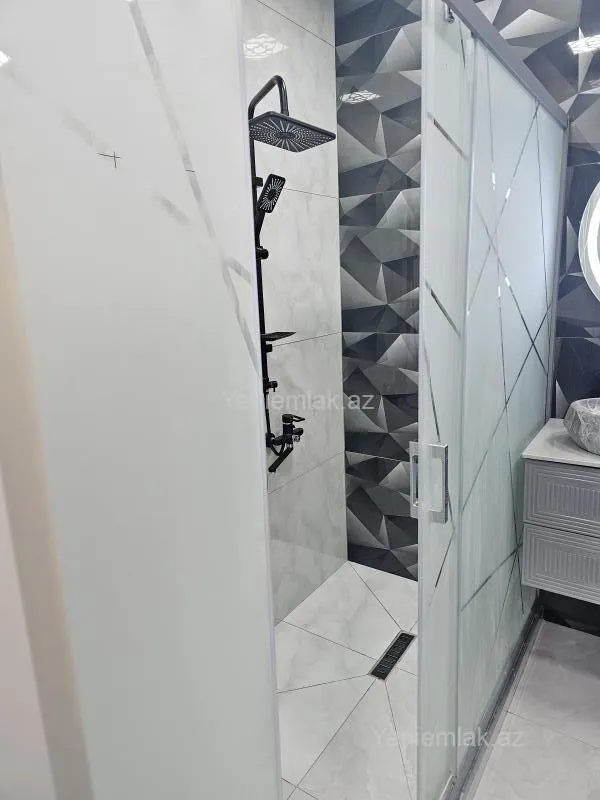 Satılır 3 otaqlı yeni tikili 127.5 m²