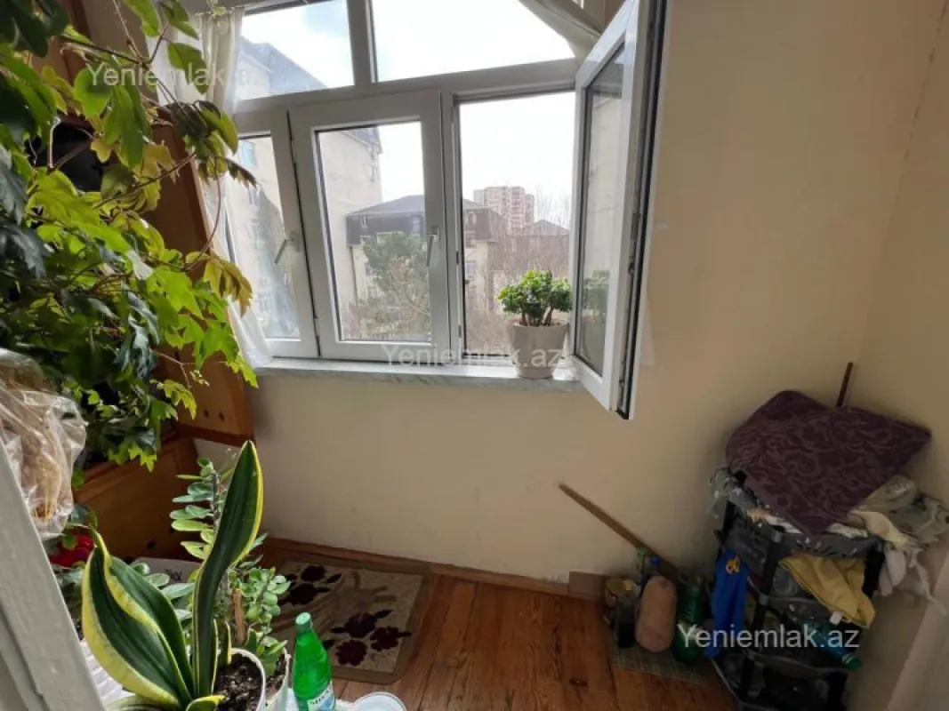 Satılır 3 otaqlı köhnə tikili 85 m²