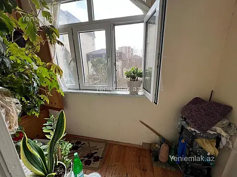 Satılır 3 otaqlı köhnə tikili 85 m²