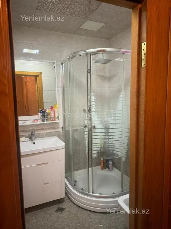 Satılır 3 otaqlı köhnə tikili 100 m²