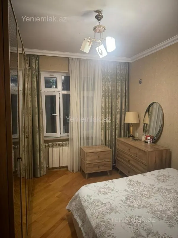 Satılır 3 otaqlı köhnə tikili 100 m²