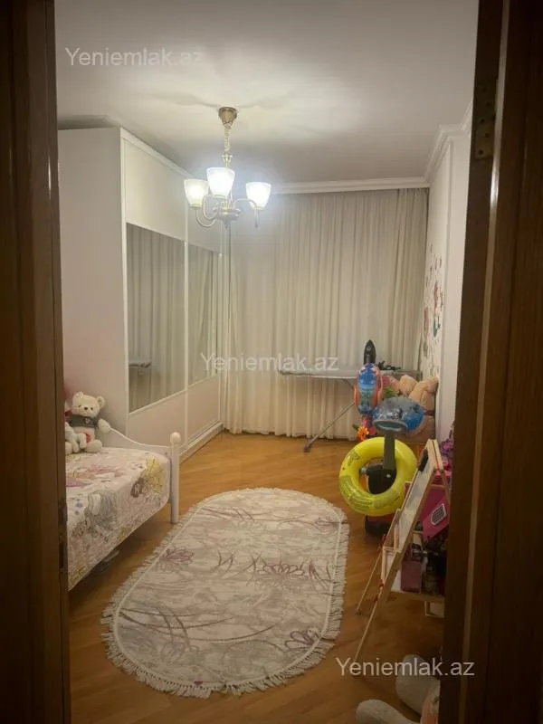 Satılır 3 otaqlı köhnə tikili 100 m²