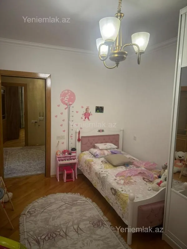 Satılır 3 otaqlı köhnə tikili 100 m²