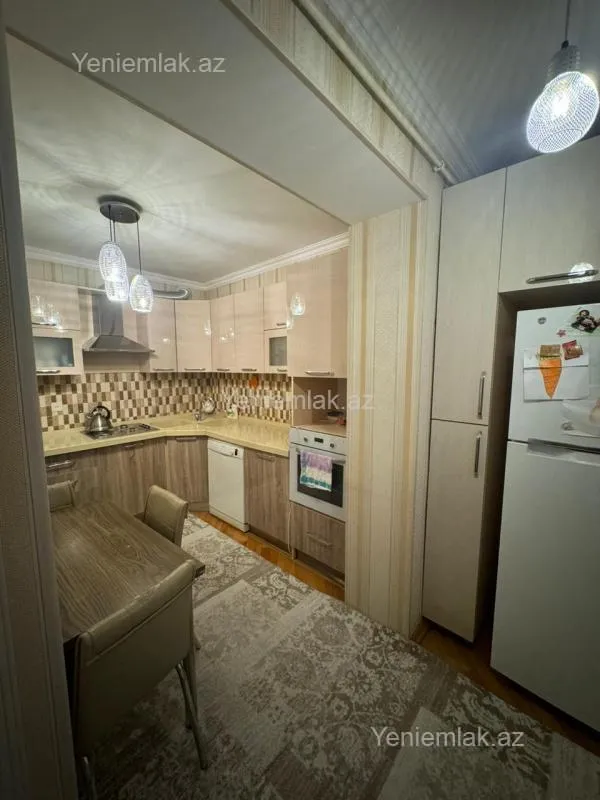 Satılır 3 otaqlı köhnə tikili 100 m²