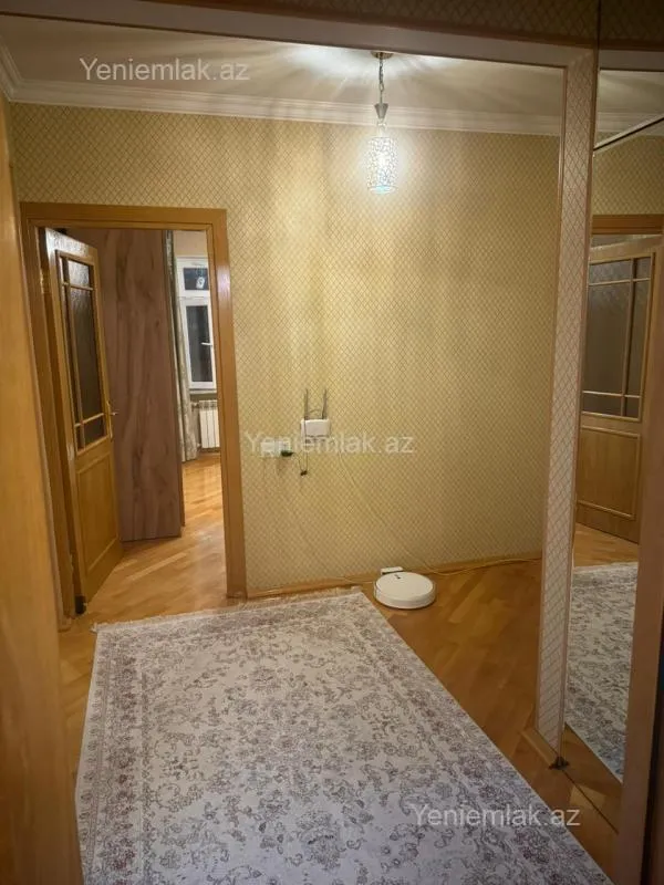 Satılır 3 otaqlı köhnə tikili 100 m²