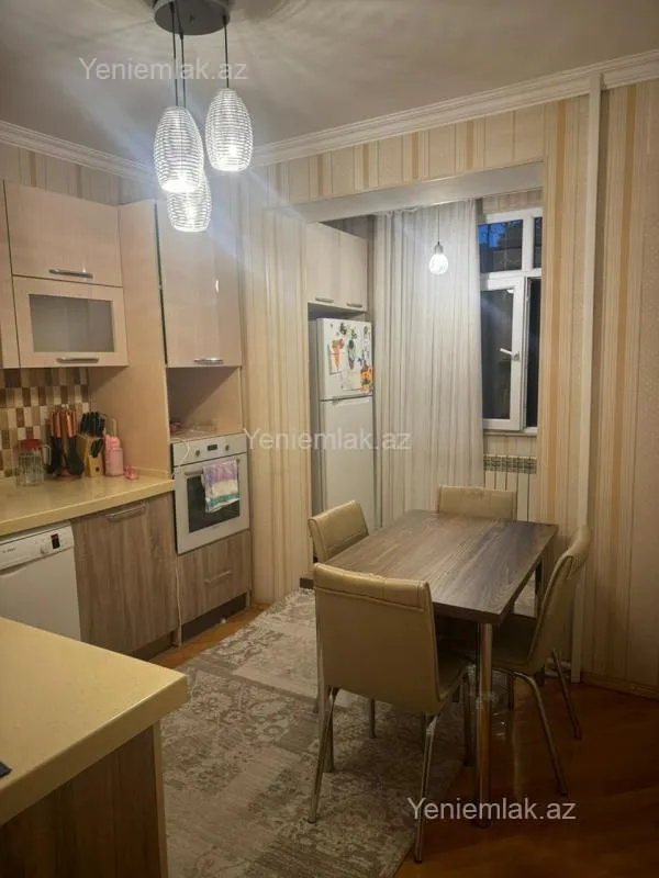 Satılır 3 otaqlı köhnə tikili 100 m²