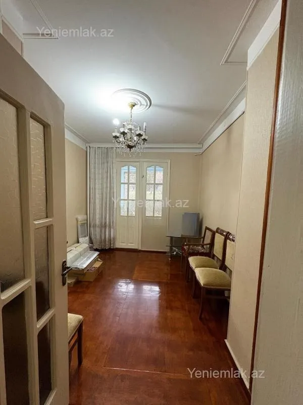 Satılır 4 otaqlı köhnə tikili 110 m²