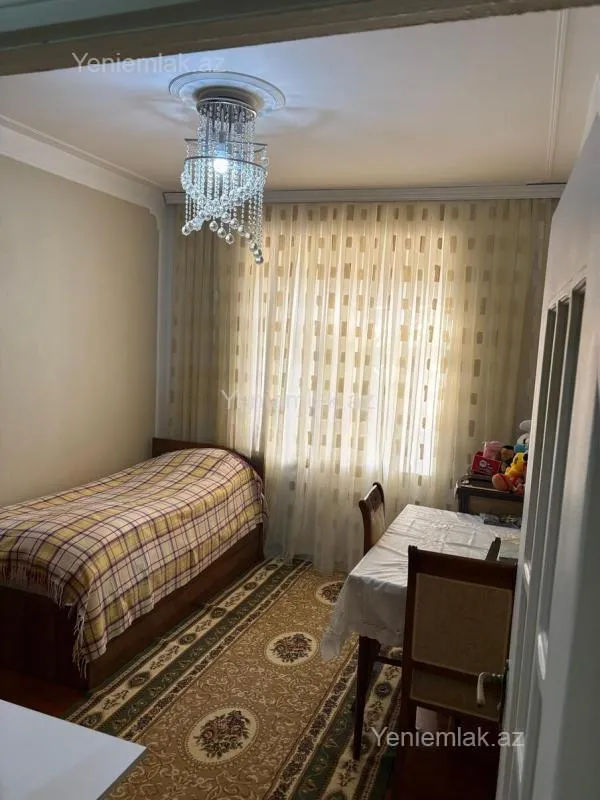 Satılır 4 otaqlı köhnə tikili 110 m²