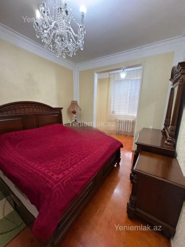 Satılır 4 otaqlı köhnə tikili 110 m²