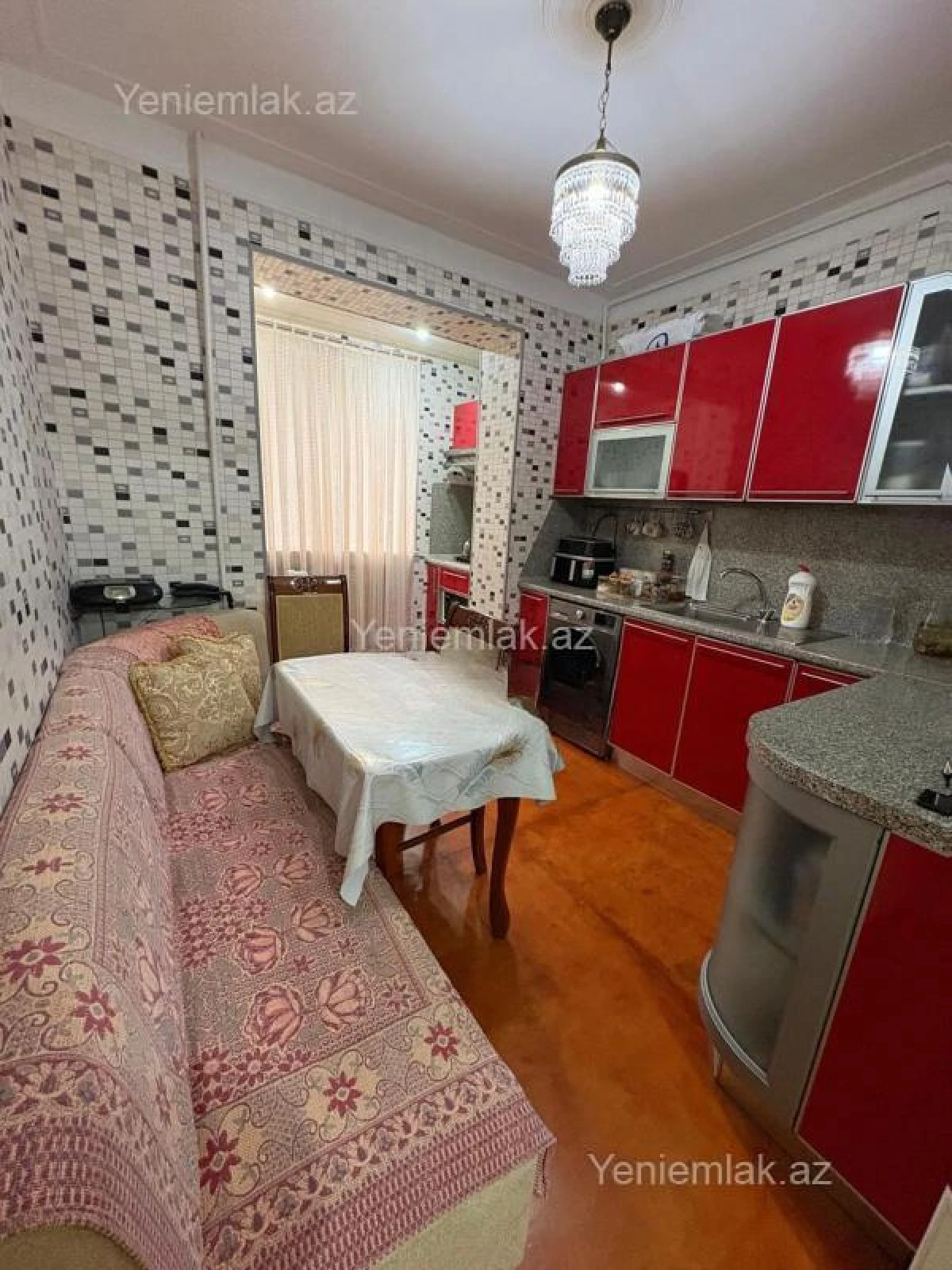 Satılır 4 otaqlı köhnə tikili 110 m²